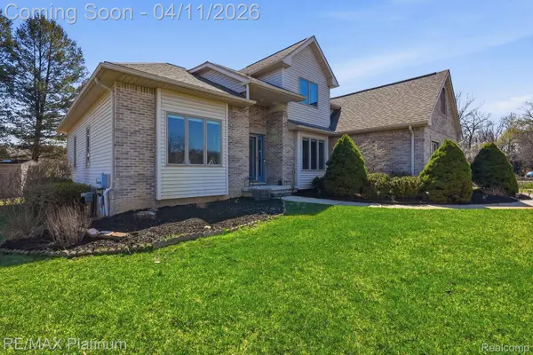 6513 E Ridge CT, Green Oak Township, MI 48116