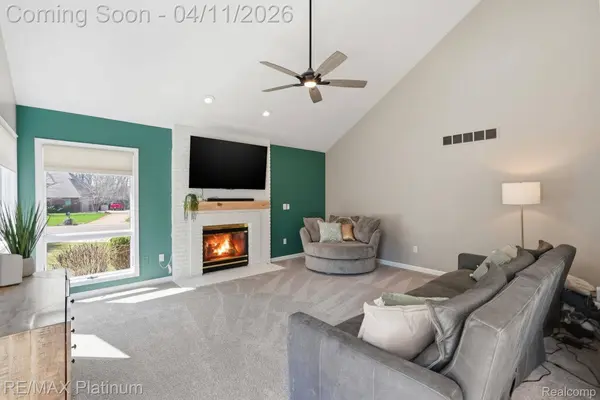 6513 E Ridge CT, Green Oak Township, MI 48116