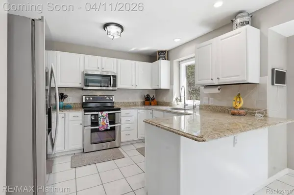 6513 E Ridge CT, Green Oak Township, MI 48116