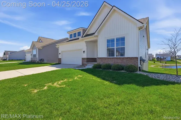 8050 Carston LN, Green Oak Township, MI 48116