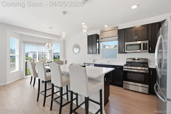 8050 Carston LN, Green Oak Township, MI 48116