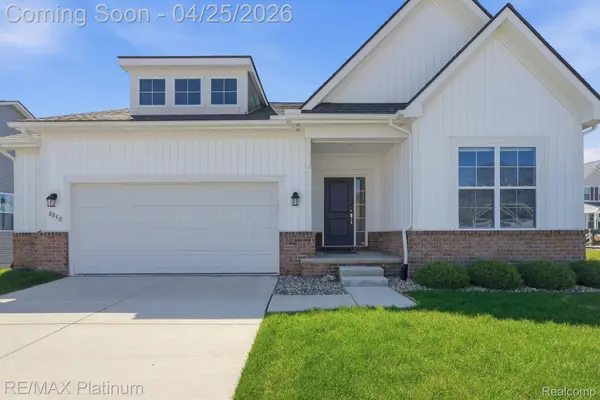 8050 Carston LN, Green Oak Township, MI 48116