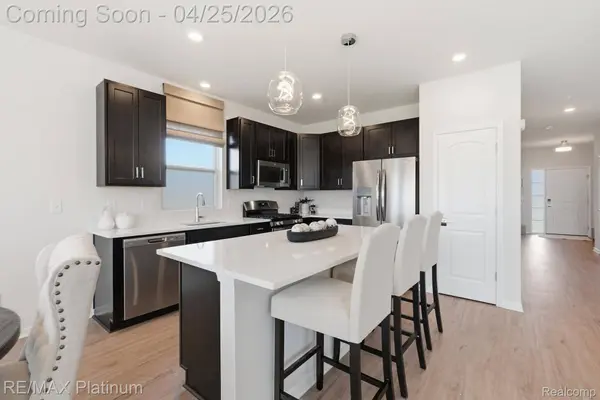 8050 Carston LN, Green Oak Township, MI 48116