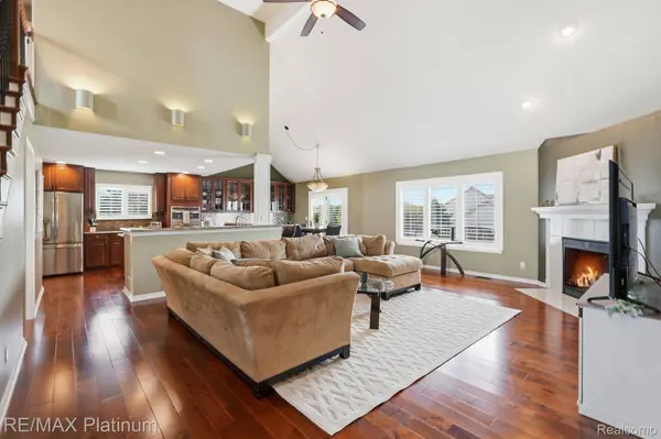9167 Rotondo DR, Hartlandtownship_livingston, MI 48855