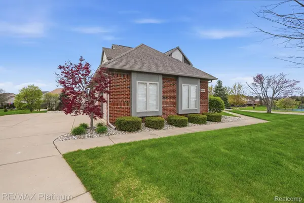 9167 Rotondo DR, Hartlandtownship_livingston, MI 48855