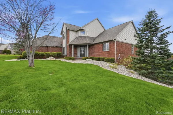 9167 Rotondo DR, Hartlandtownship_livingston, MI 48855