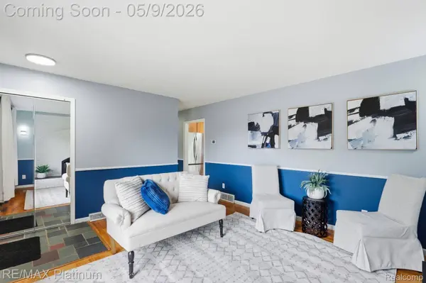10469 Cooley Lake RD, Commercechartertownship_oakland, MI 48382