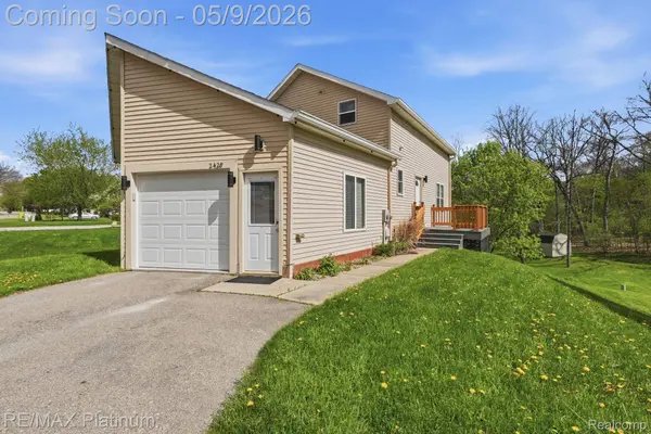 2428 Fisher RD, Howelltownship_livingston, MI 48855