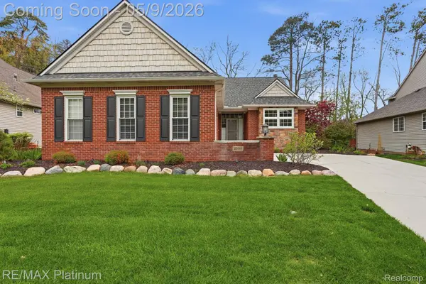2508 Signature DR, Hamburg Township, MI 48169