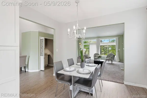 2508 Signature DR, Hamburg Township, MI 48169