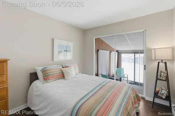 25323 Franklin TER, South Lyon, MI 48178