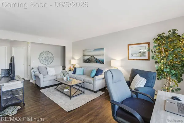 25323 Franklin TER, South Lyon, MI 48178