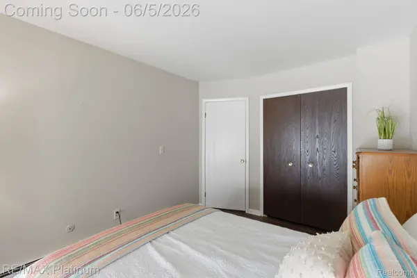 25323 Franklin TER, South Lyon, MI 48178
