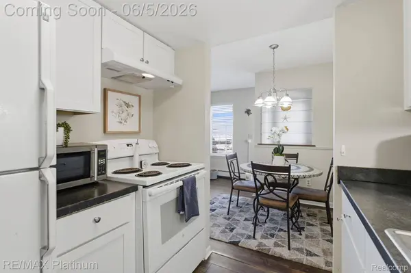 25323 Franklin TER, South Lyon, MI 48178