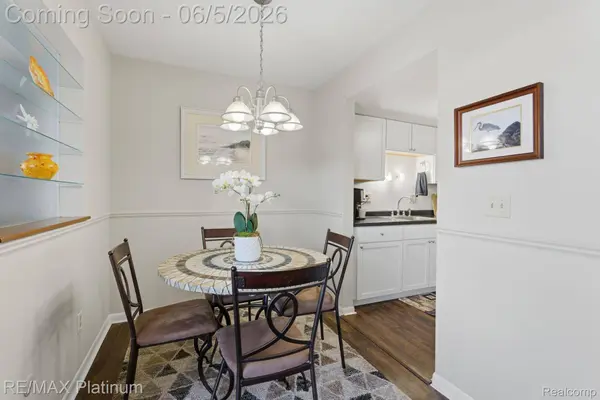25323 Franklin TER, South Lyon, MI 48178