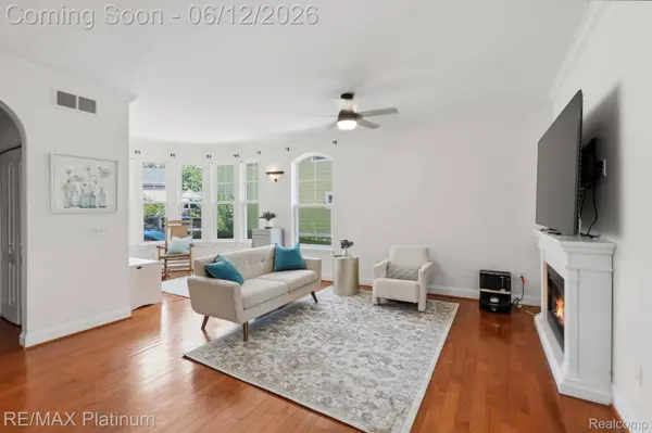 1713 Town Commons DR, Howell, MI 48855