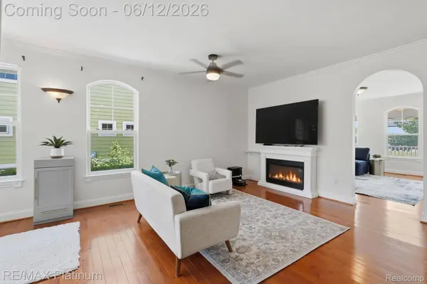 1713 Town Commons DR, Howell, MI 48855