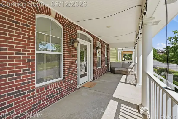 1713 Town Commons DR, Howell, MI 48855