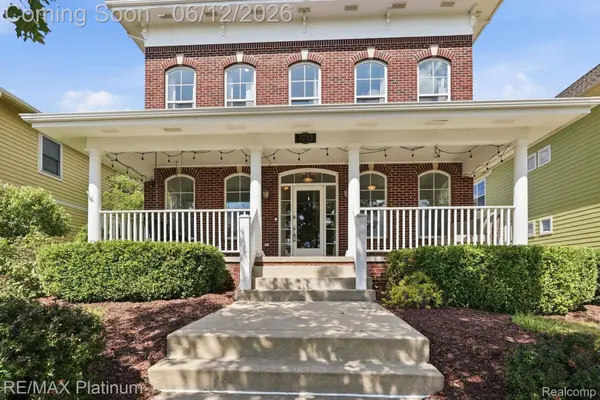 1713 Town Commons DR, Howell, MI 48855