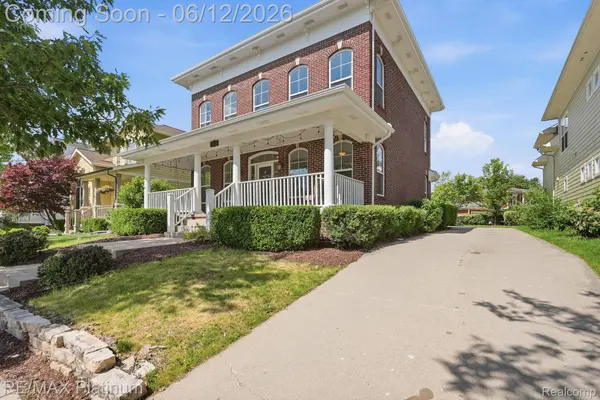 1713 Town Commons DR, Howell, MI 48855