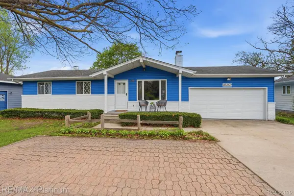 10469 Cooley Lake RD, Commerce Charter Township, MI 48382
