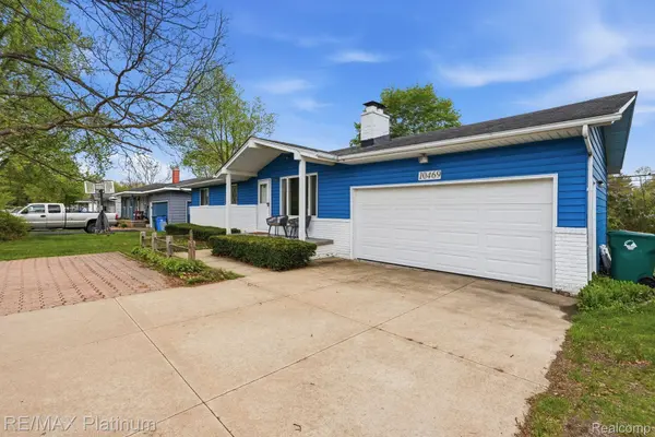 10469 Cooley Lake RD, Commerce Charter Township, MI 48382