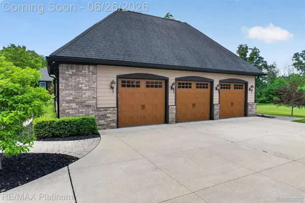 201 Mystic Meadows CT, Hartland Township, MI 48843
