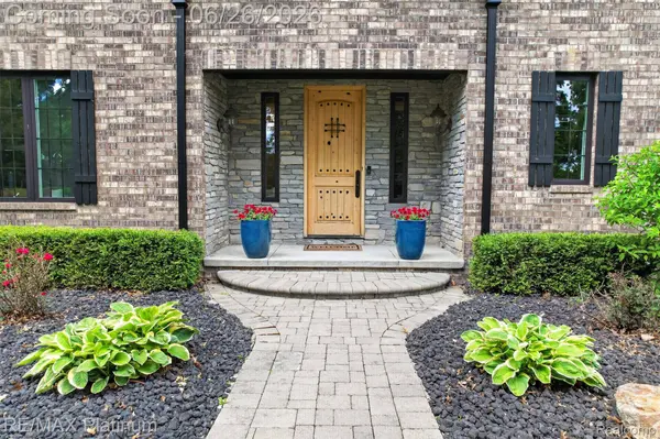 201 Mystic Meadows CT, Hartland Township, MI 48843