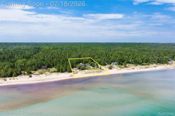 33090 East Side DR, Peaine Township, MI 49782