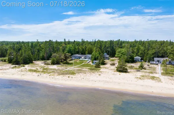 33090 East Side DR, Peaine Township, MI 49782