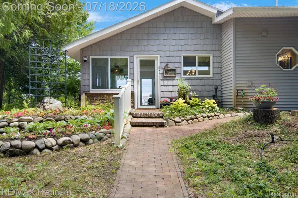 33090 East Side DR, Peaine Township, MI 49782