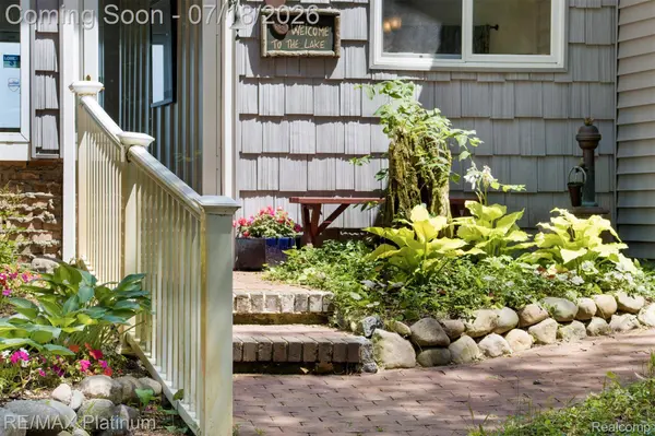 33090 East Side DR, Peaine Township, MI 49782