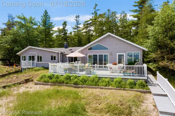 33090 East Side DR, Peaine Township, MI 49782