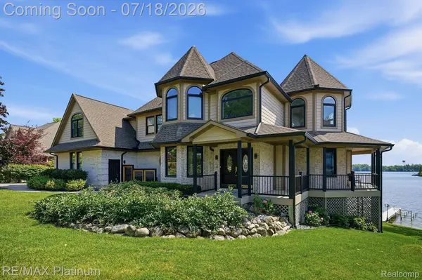 997 Thompson Shore DR, Oceola Township, MI 48843