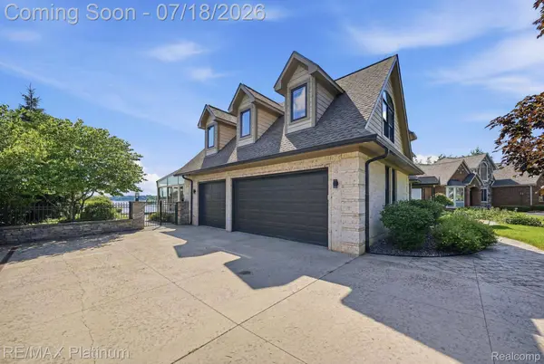 997 Thompson Shore DR, Oceola Township, MI 48843