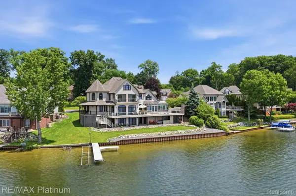 997 Thompson Shore DR