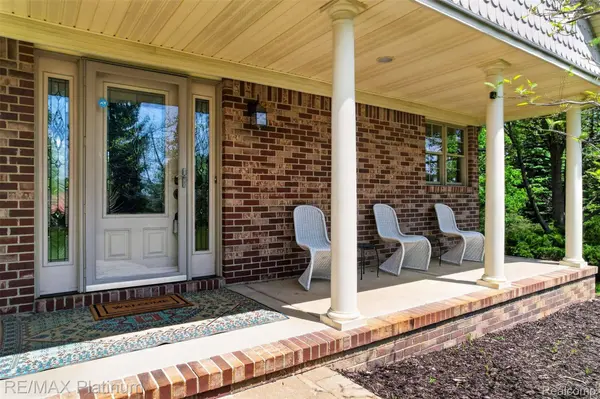 59360 Foxpointe LN, South Lyon, MI 48178