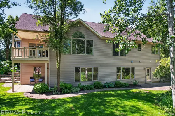 59360 Foxpointe LN, South Lyon, MI 48178