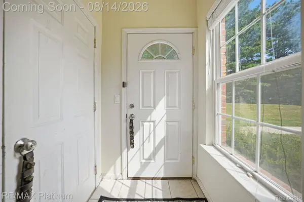 690 Olde English CIR, Howell Township, MI 48855