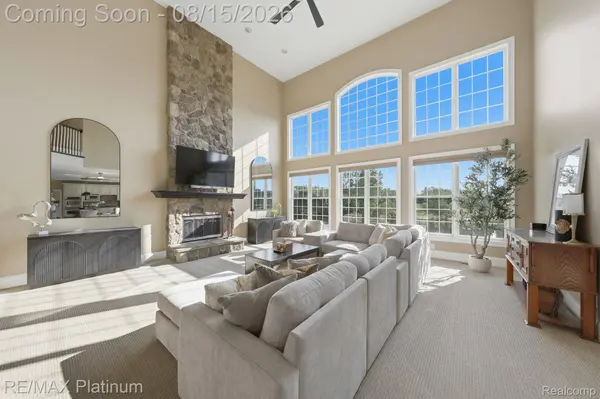 3812 S Shoreline DR, Milford Charter Township, MI 48381