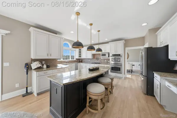 3812 S Shoreline DR, Milford Charter Township, MI 48381