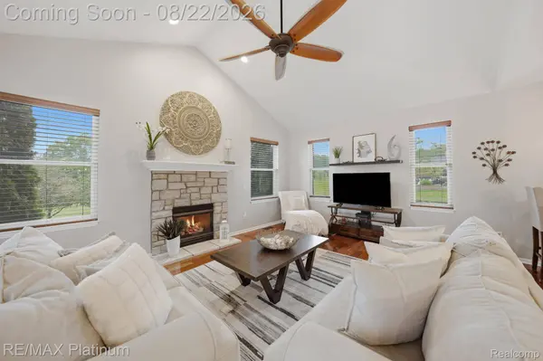 8927 Lantree DR, Hartland Township, MI 48855