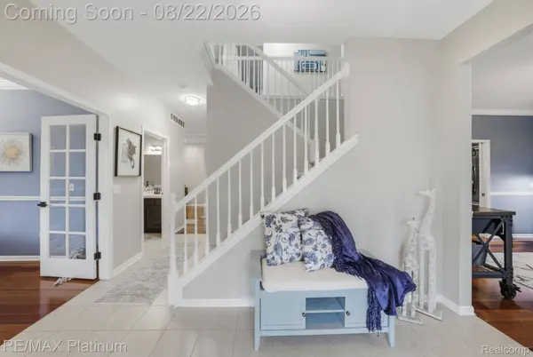 8927 Lantree DR, Hartland Township, MI 48855