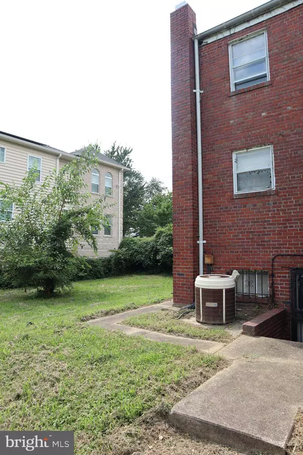 4942 BLAINE ST NE, Washington, DC 20019