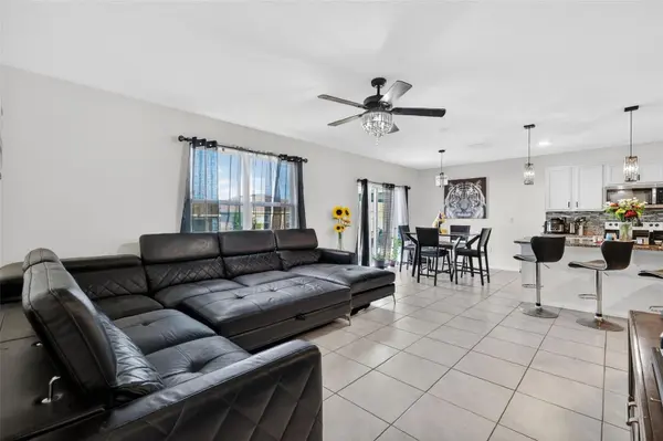 11338 Amber Ridge Dr, Zellwood, FL 32798