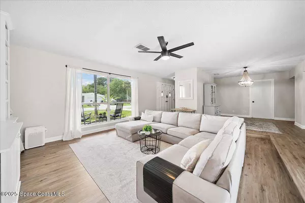 1726 Fairway LN, Rockledge, FL 32955