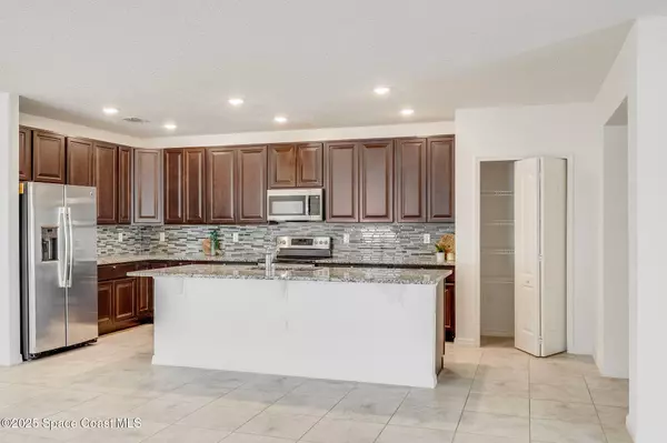 920 Bear Lake DR, Rockledge, FL 32955