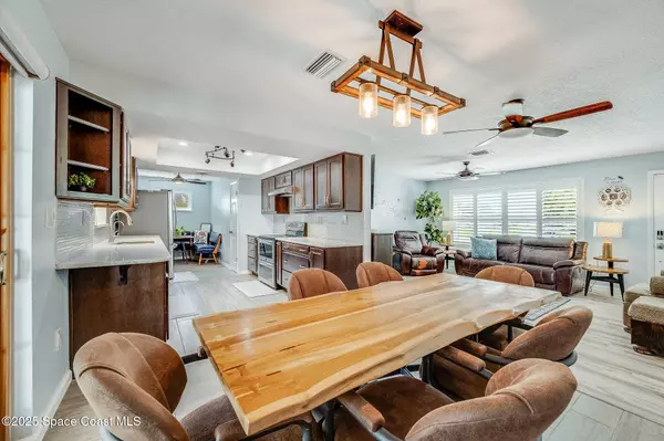 693 Ixora DR, Melbourne, FL 32935