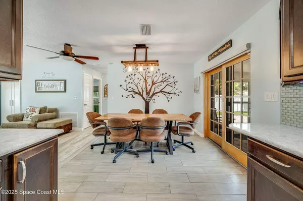 693 Ixora DR, Melbourne, FL 32935