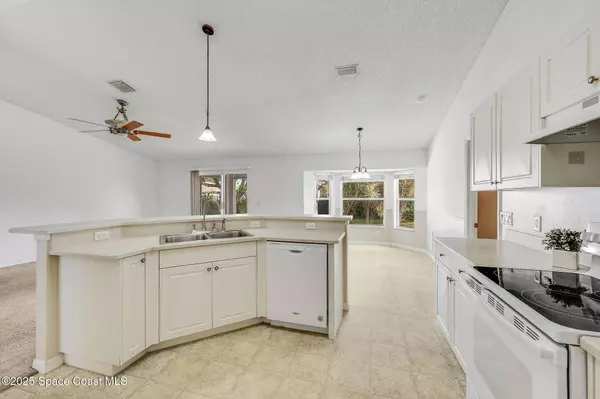 735 Crestline LN NE, Palm Bay, FL 32907